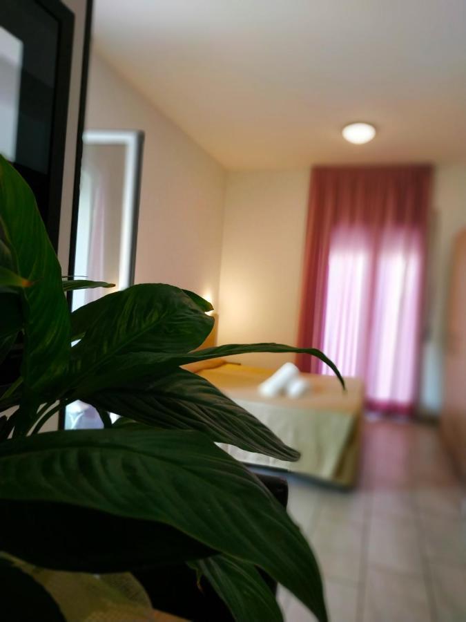 Fogliano Marina Residence Hotel Rubino מראה חיצוני תמונה