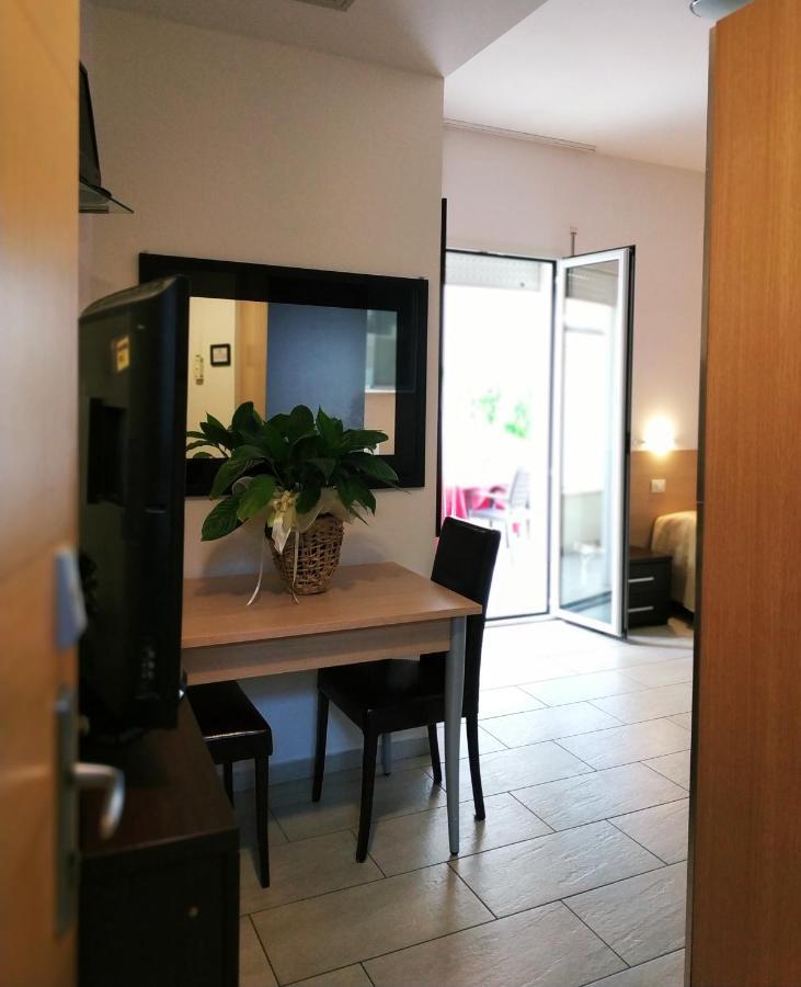 Fogliano Marina Residence Hotel Rubino מראה חיצוני תמונה