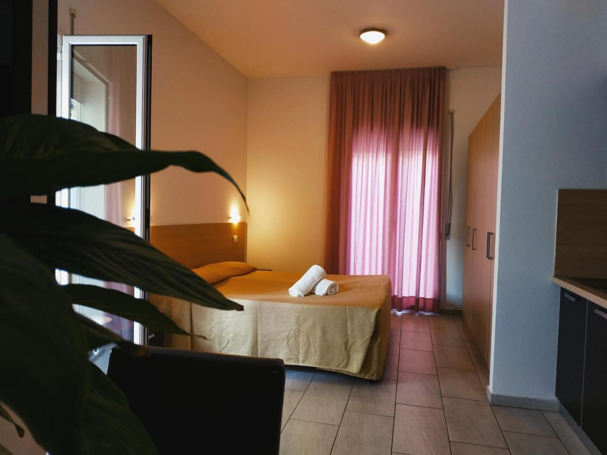 Fogliano Marina Residence Hotel Rubino מראה חיצוני תמונה