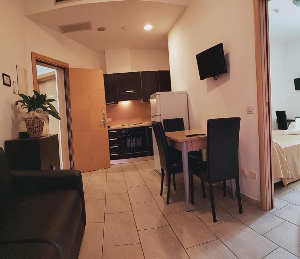 Fogliano Marina Residence Hotel Rubino מראה חיצוני תמונה