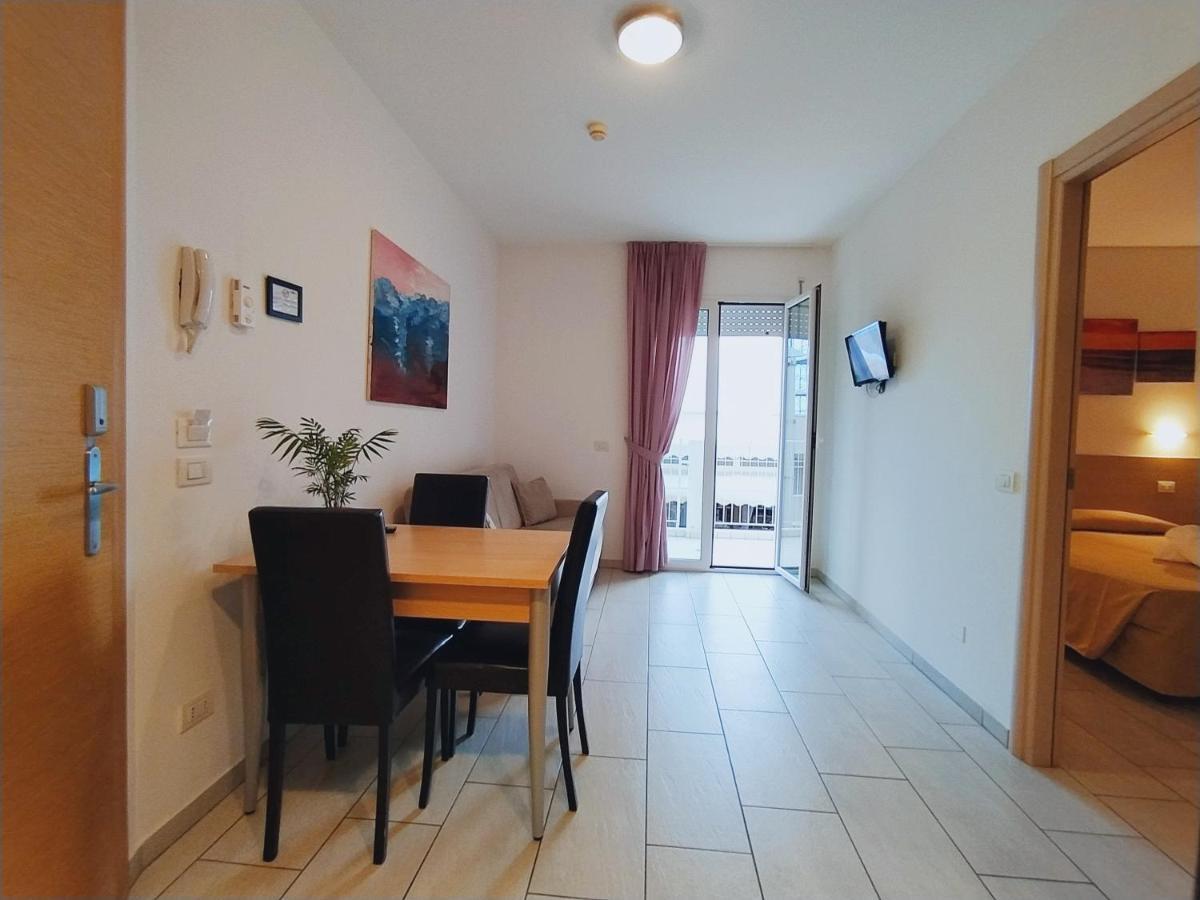 Fogliano Marina Residence Hotel Rubino מראה חיצוני תמונה