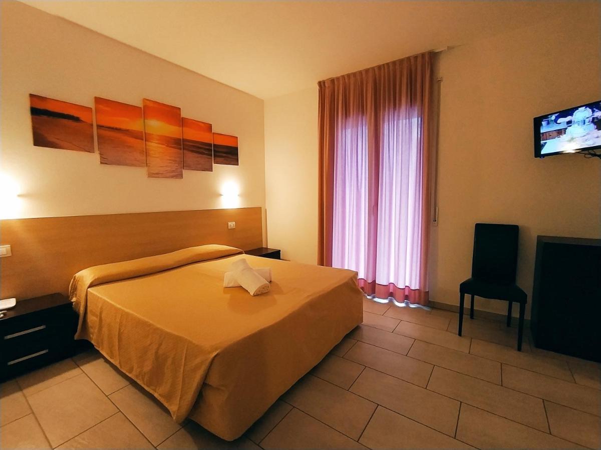 Fogliano Marina Residence Hotel Rubino מראה חיצוני תמונה